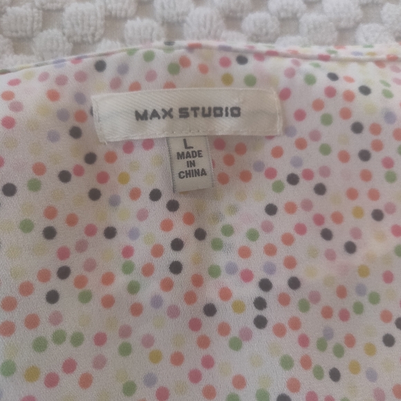 Sleeveless Ruffled Shirt - Picture 2 of 3